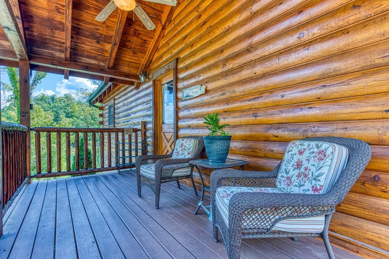 Majestic Lakefront Lodge Sevierville Exterior photo