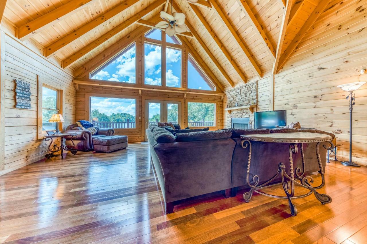 Majestic Lakefront Lodge Sevierville Exterior photo
