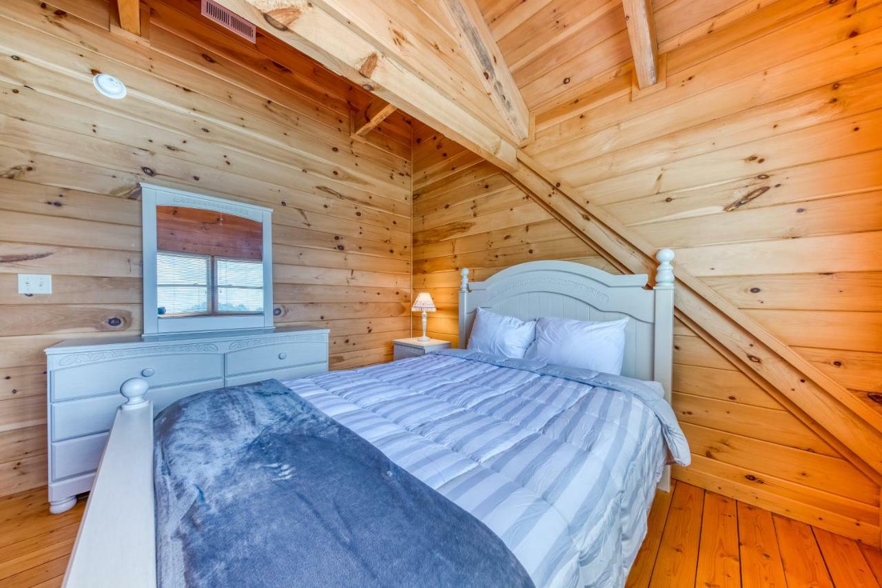 Majestic Lakefront Lodge Sevierville Exterior photo