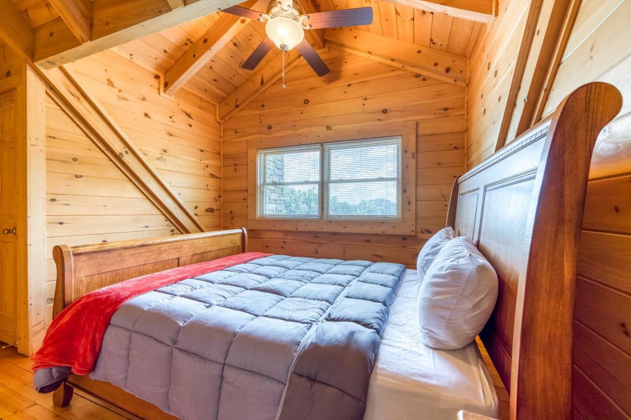 Majestic Lakefront Lodge Sevierville Exterior photo