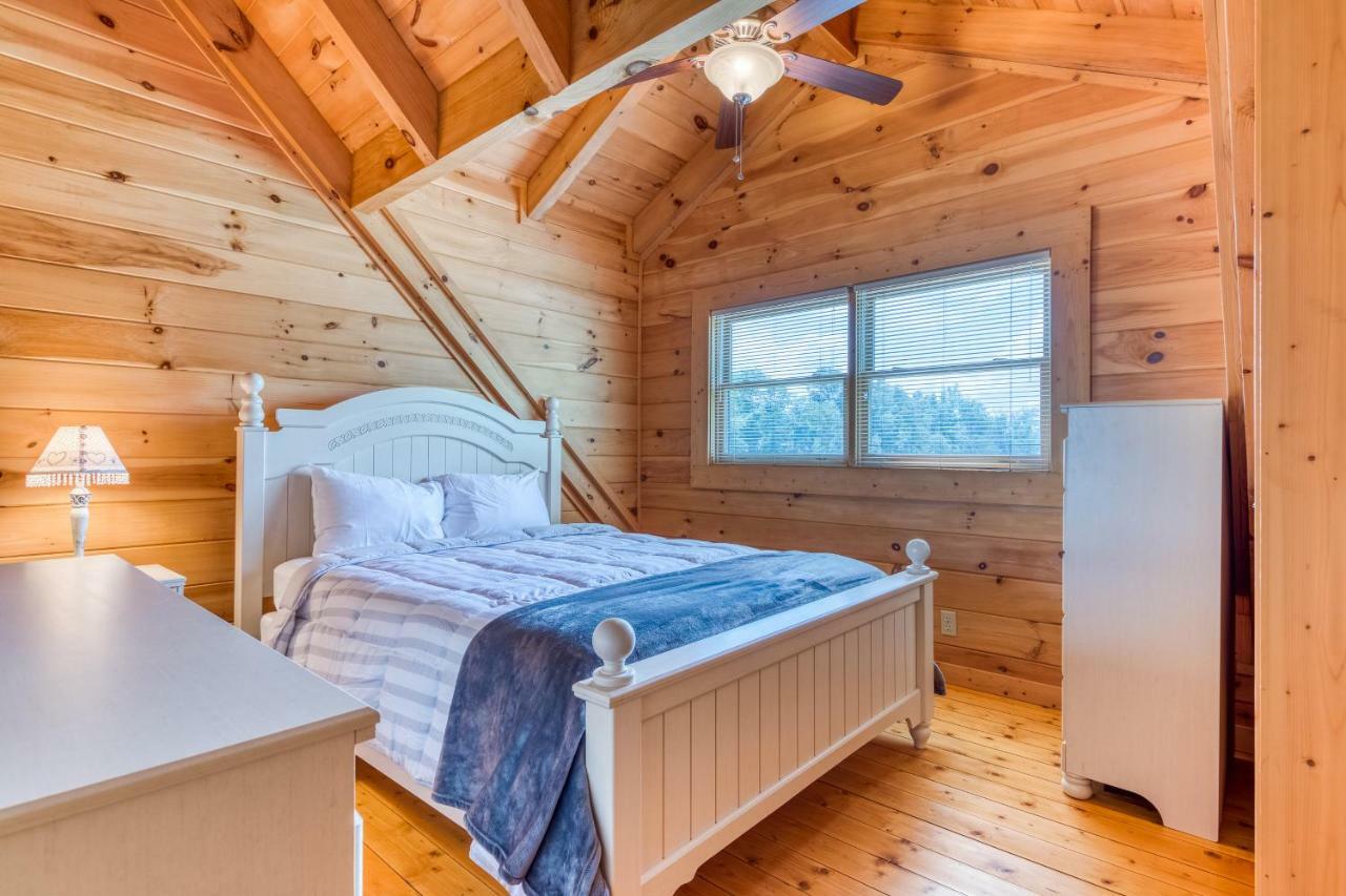 Majestic Lakefront Lodge Sevierville Exterior photo
